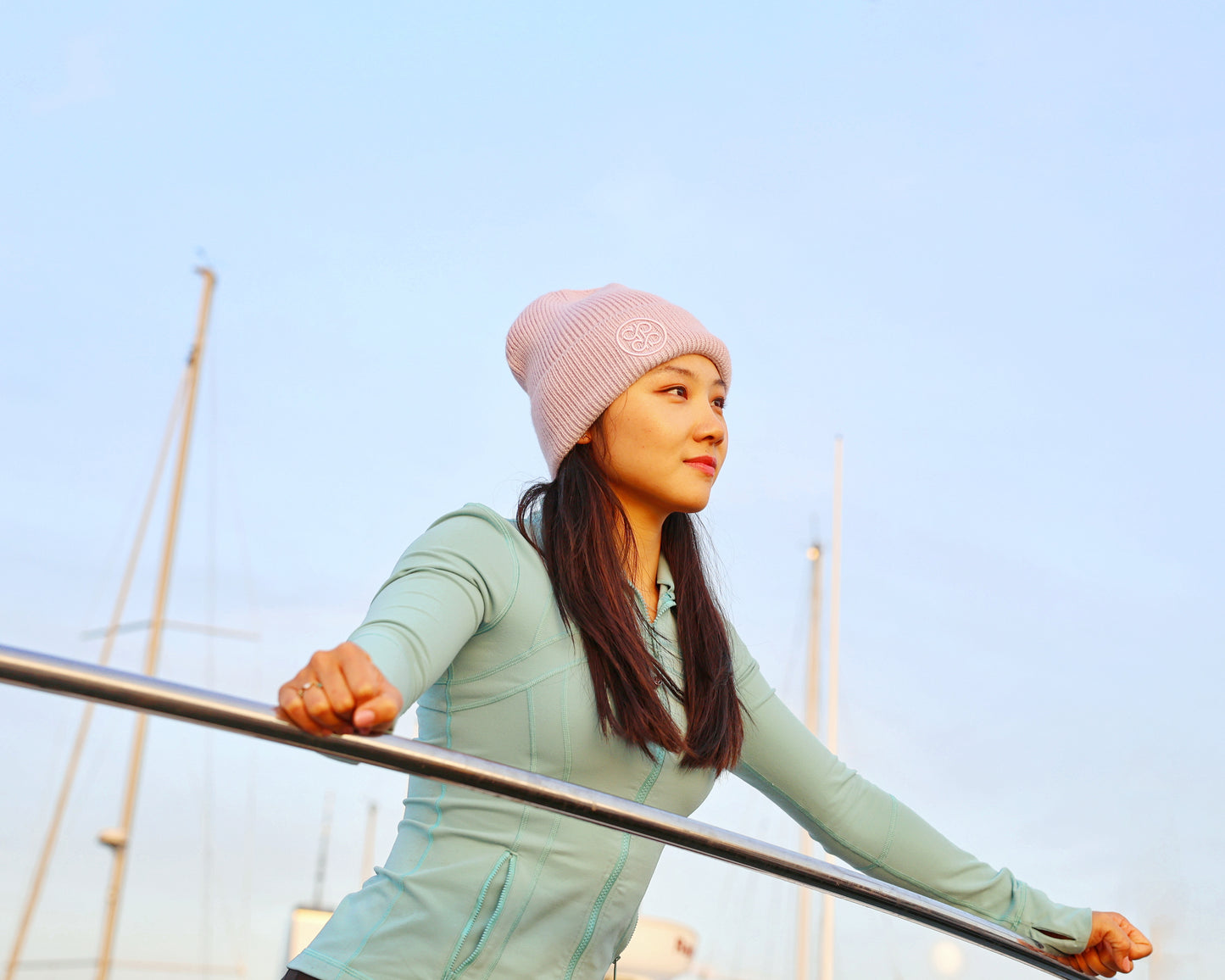 UNISEX AB LOGO CABLE KNIT BEANIE