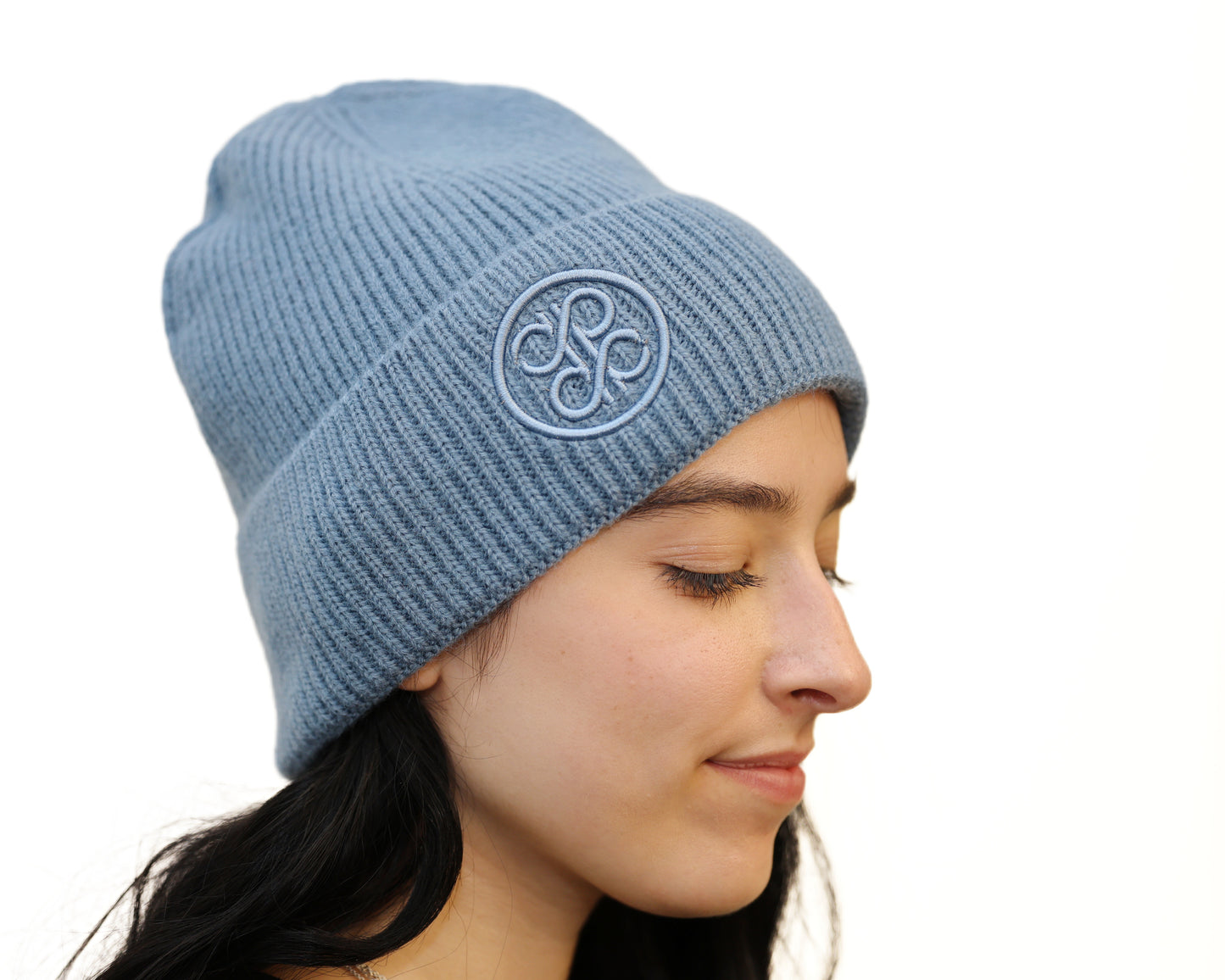 UNISEX AB LOGO CABLE KNIT BEANIE