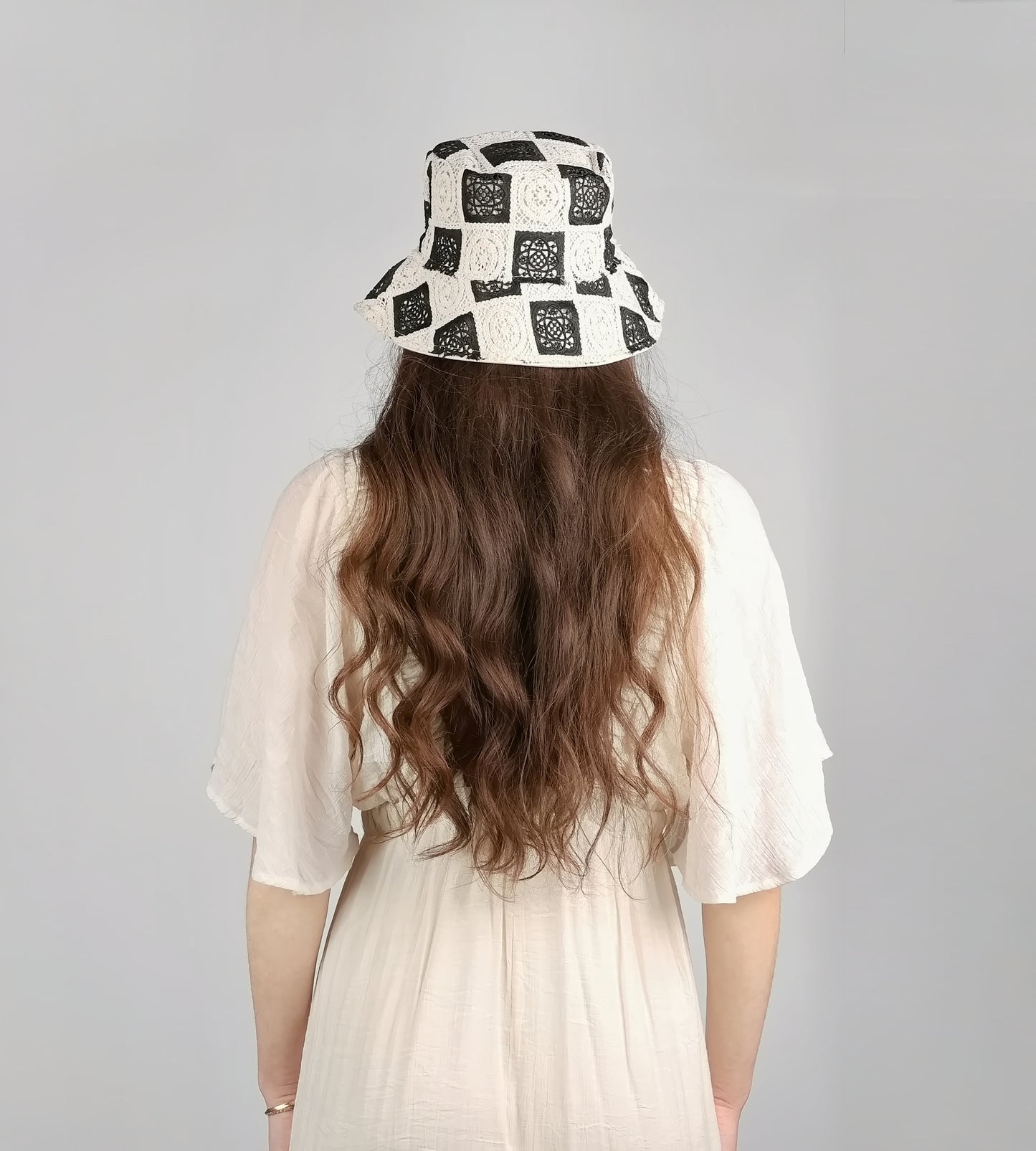 IVORY BLACK CROCHET FABRIC UNISEX BUCKET HAT